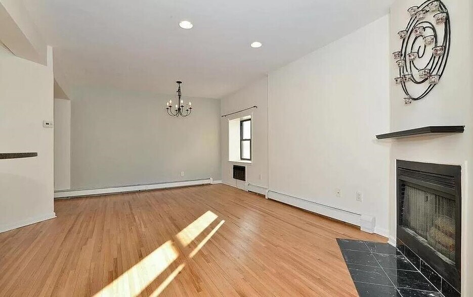 Building Photo - 80 Bloomfield St