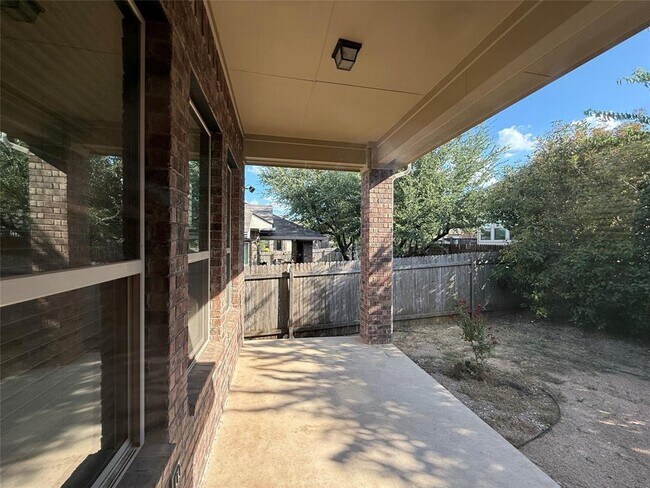 Building Photo - 633 Peregrine Way