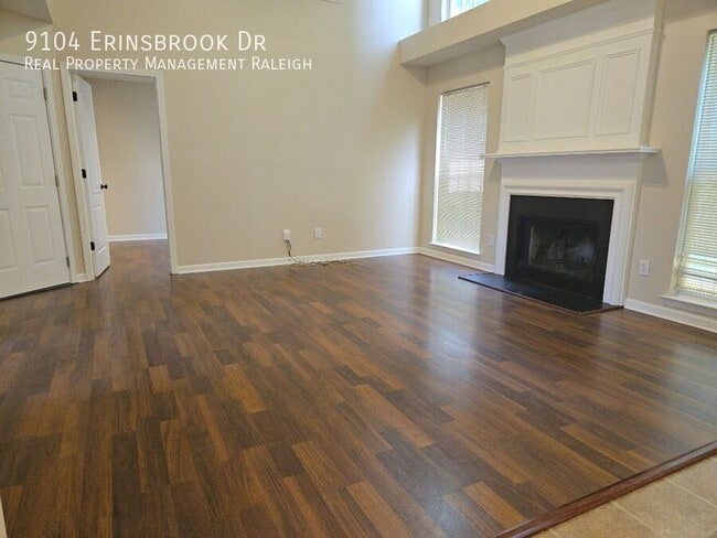 Building Photo - 9104 Erinsbrook Dr