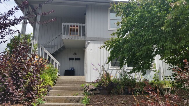 Building Photo - 1115 S Cherry St