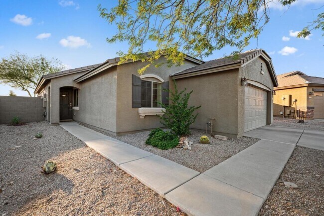 Building Photo - Move in ready 3 bedroom plus a den!