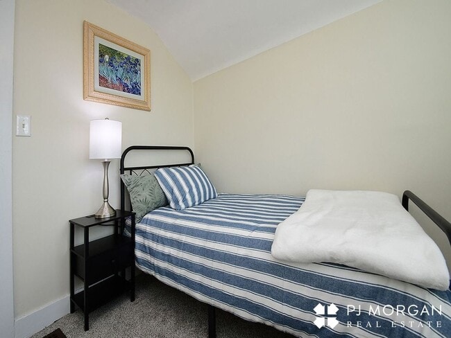 Building Photo - 5022I