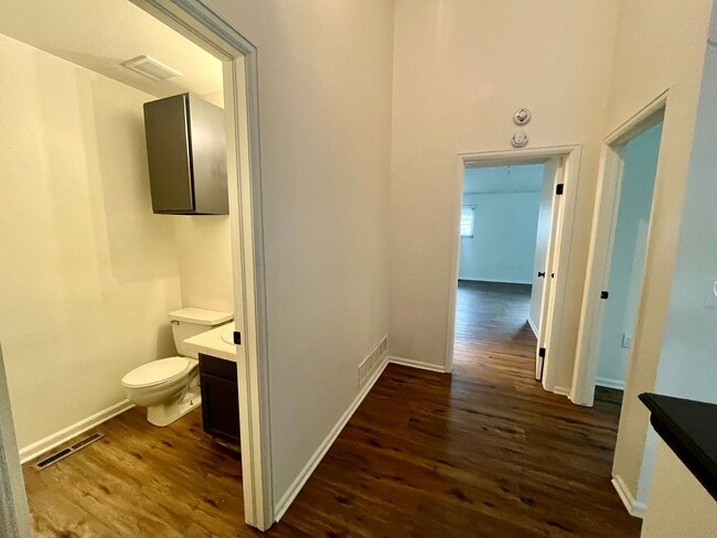 Building Photo - Updated 3 bed 2 1/2 bath  townhome with 2 ...