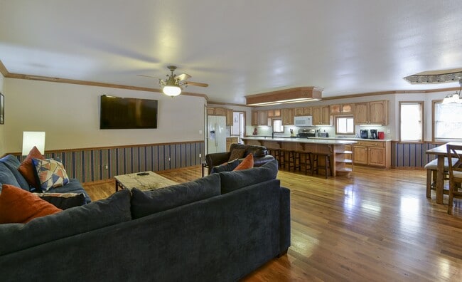 Building Photo - 5558 State Hwy 265