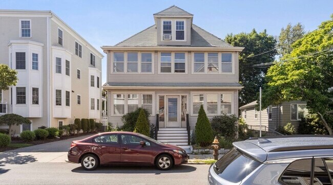 Building Photo - 92 Litchfield St