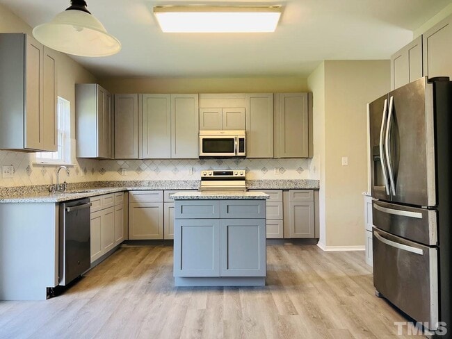 Building Photo - 4 Bedroom Single Family House in Morrisville RTP