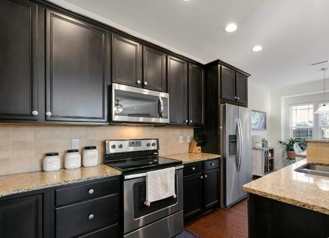 Building Photo - 120 Crosby Ln