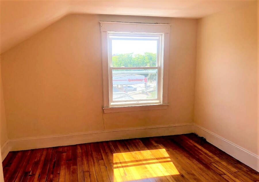 Building Photo - 82 Empire St