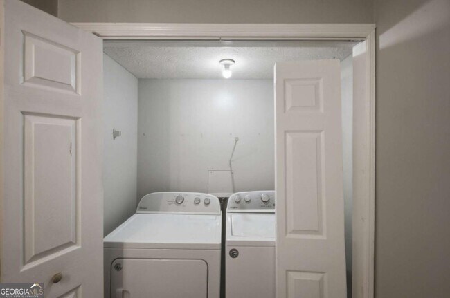 Building Photo - 218 Mill Creek Pl