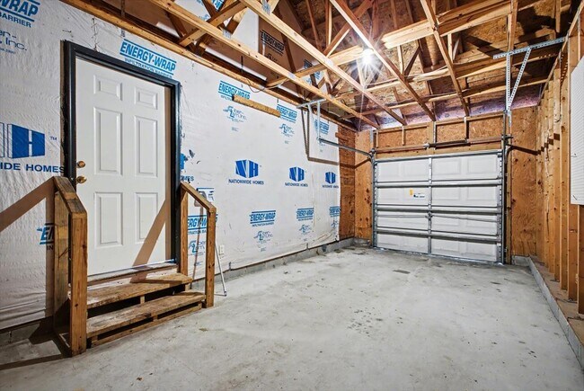 Building Photo - 1217 Clock St