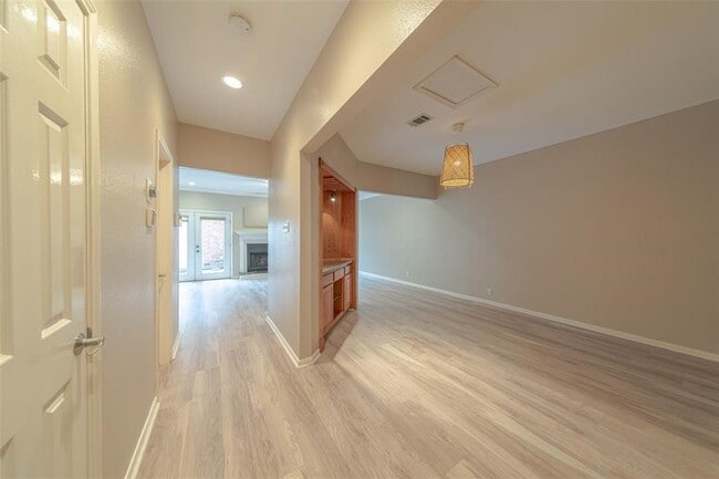 Building Photo - 2444 Bering Dr