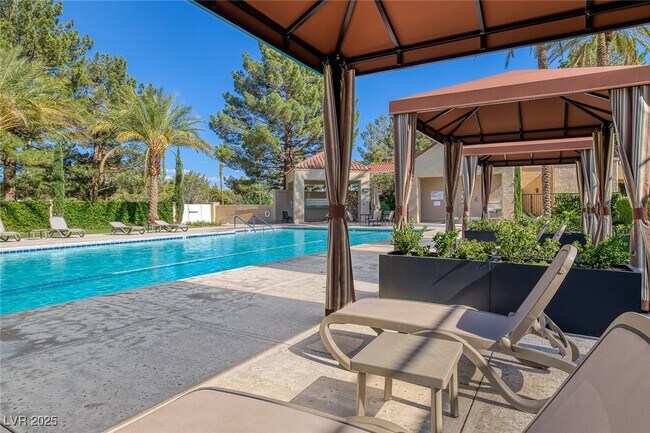 Building Photo - 7277 Mission Hills Dr