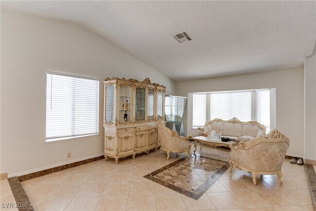 Building Photo - 1517 Kirby Dr