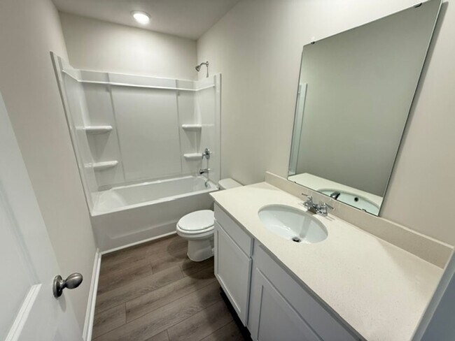Building Photo - 463 Martins Creek Blvd