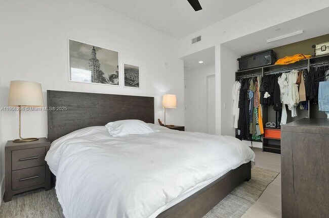 Building Photo - 159 NE 6th St