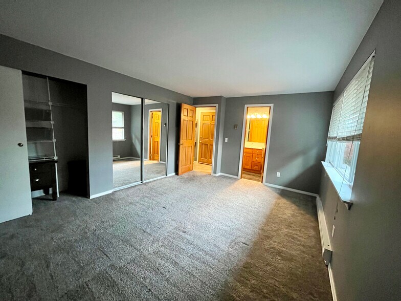 Two Big Closets - 17108 Northeast 45th Street