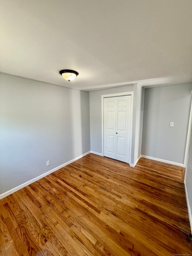 Building Photo - 44 Haddam St