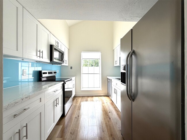 Building Photo - 9809 Richmond Ave