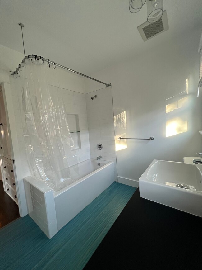 Bathroom - 3234 W 27th St