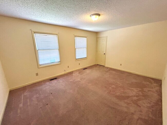 Building Photo - Spacious 2 Bed / 2.5 Bath Home in Madison -- MOVE IN SPECIAL