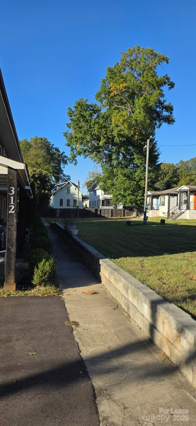 Building Photo - 310 State St