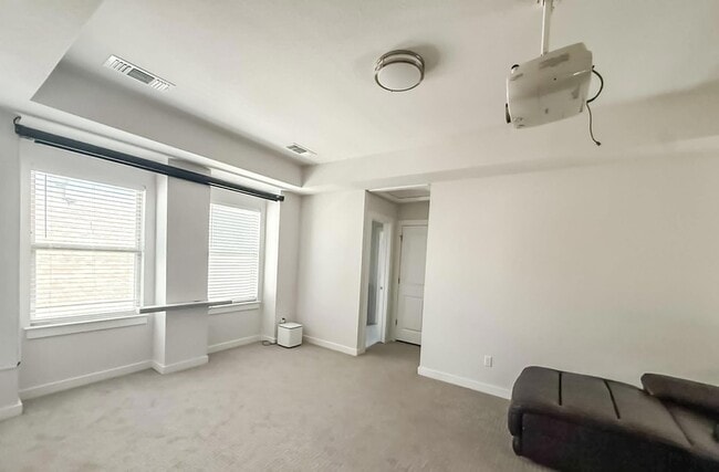 Building Photo - 112 Rosebush Dr