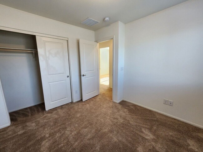 Building Photo - Spring Valley close to Restaurants and Shopping