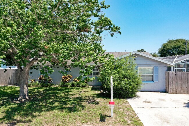 Building Photo - 4 Bedroom POOL Home in Largo