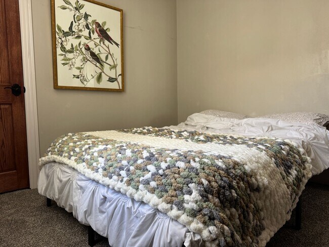 Building Photo - Charming Home For Rent Near UNO & Aksarben