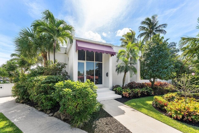 Building Photo - 811 Palm Trail