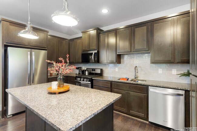 Primary Photo - 215 Claremont Ave