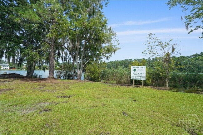 Building Photo - 204 Pine Grove Dr