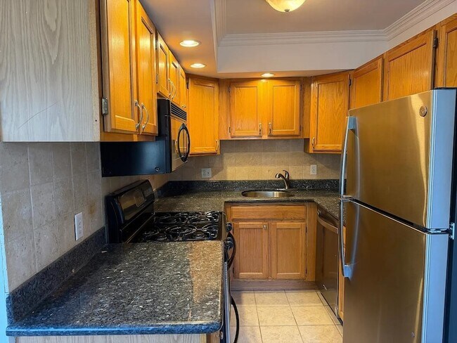 Building Photo - 7012 Cottage Ave