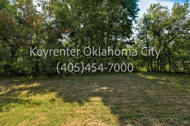Building Photo - 1524 Rowena Ln