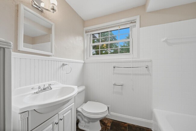 Building Photo - 330 3rd St NW