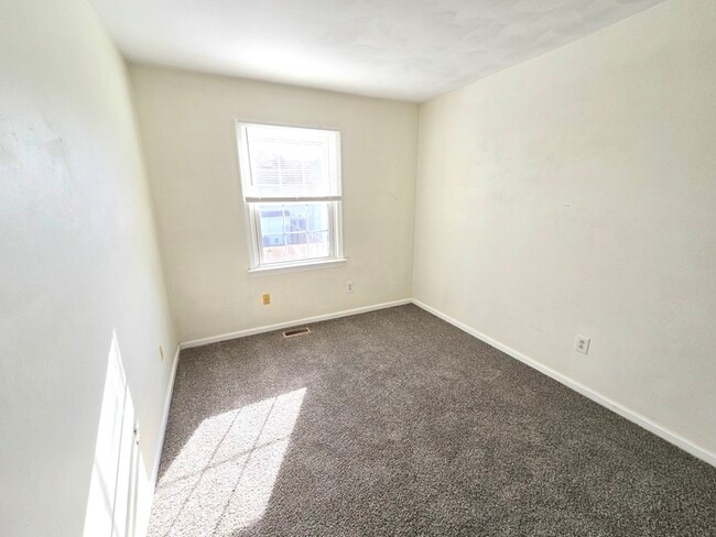 Building Photo - 5221 Johnstown Ln