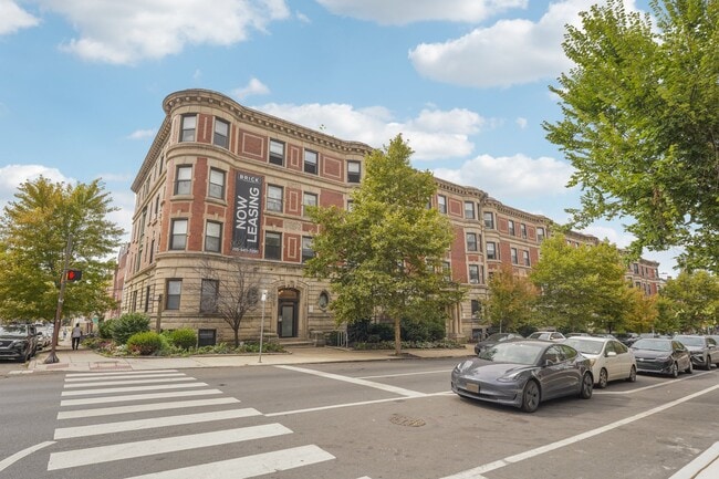 Building Photo - 4300 Chestnut St