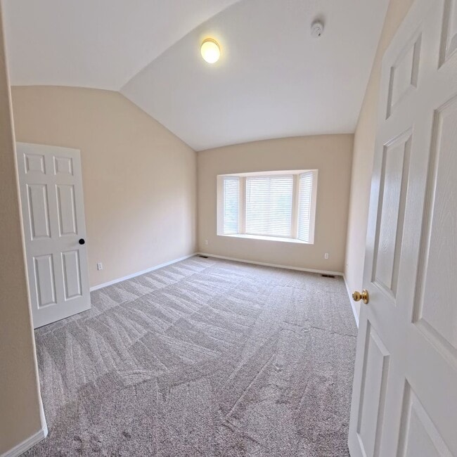 Building Photo - 3 bedroom 1.5 bath close to Fort Carson