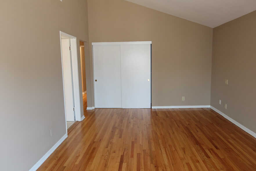 Building Photo - 2821 Tilden Ave