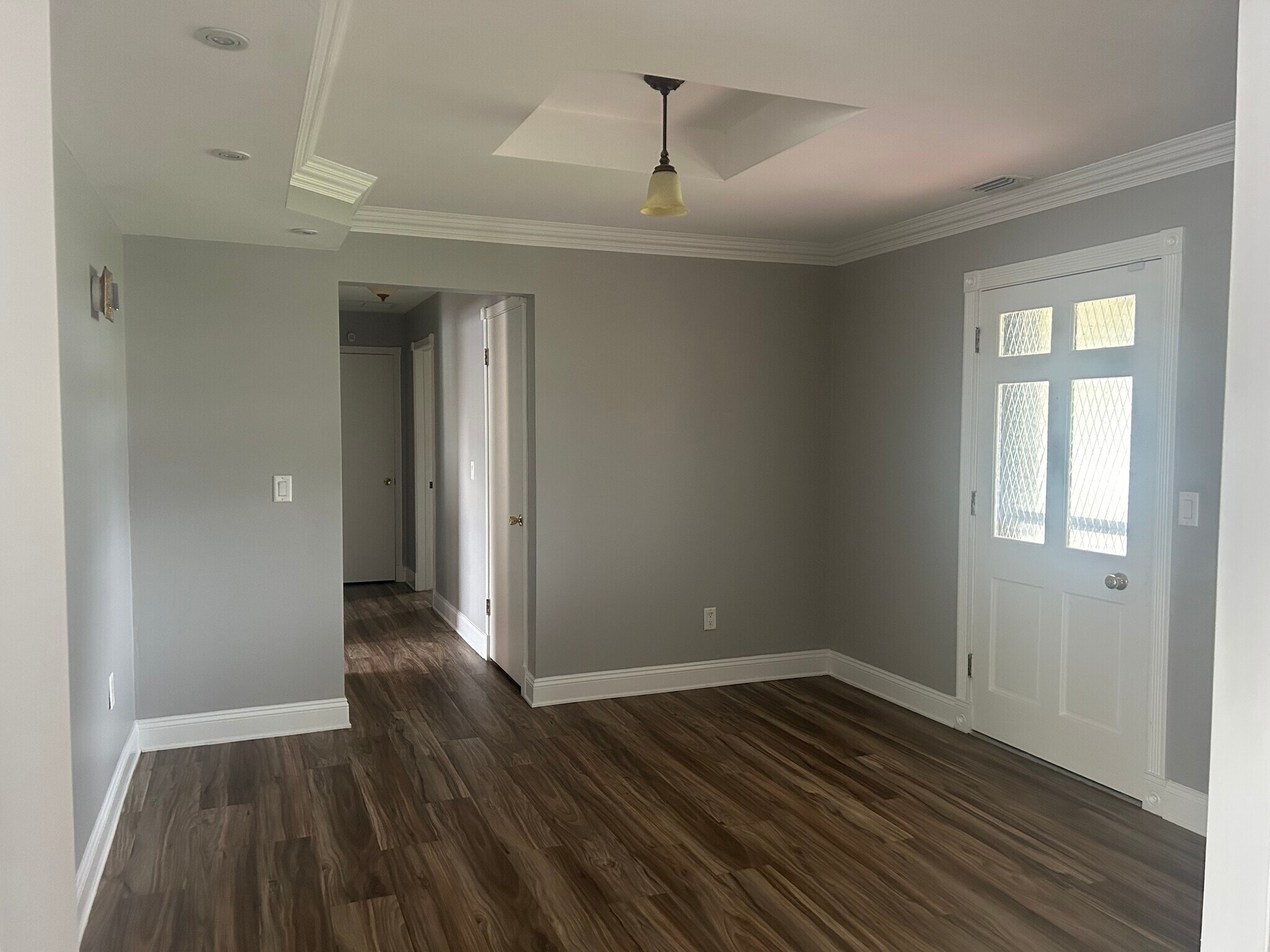 Building Photo - 2450 Mineola Dr N