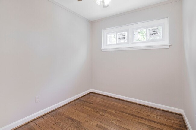 Building Photo - Charming 3 BR/1.5 BA Semi-Detached Home in...