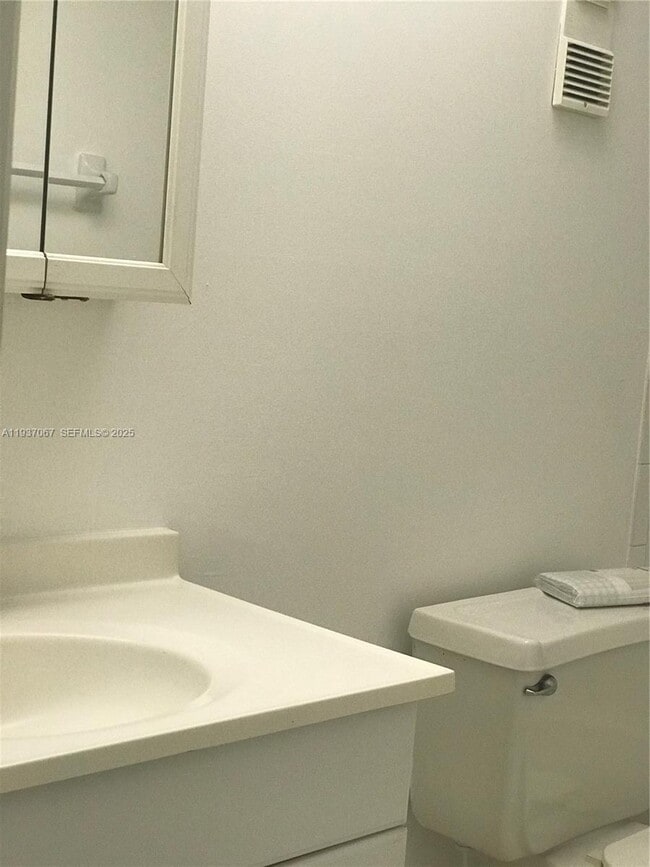 Building Photo - 10000 NW 80th Ct