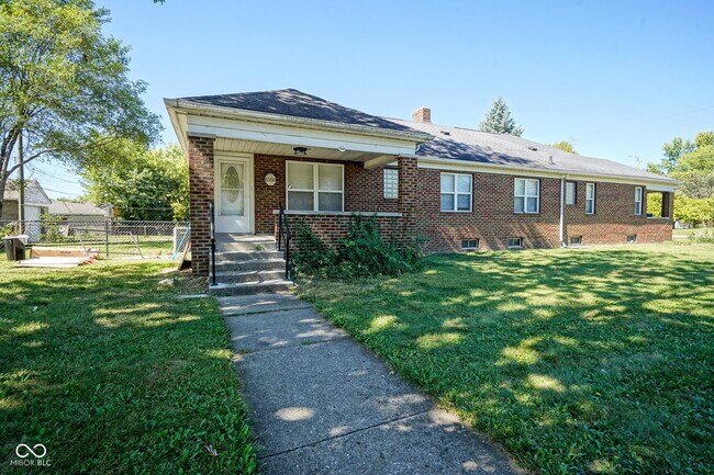 Primary Photo - 1550 N Butler Ave