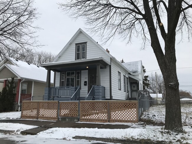 Building Photo - Updated 4BR/1BA Rent to Own Home