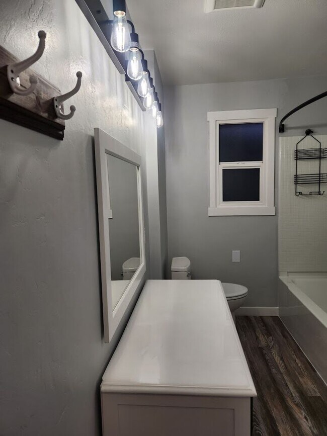 Building Photo - Classic Brick 3 bed, 1.5 bath with upgrades, fenced back yard, carport and garage.