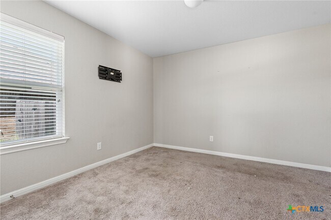 Building Photo - 6117 Verde Dr