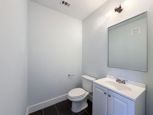 Building Photo - Stylish East Austin Condo with Modern Finishes, Open Living, and Luxury Primary Retreat
