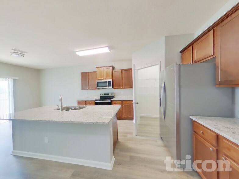 Building Photo - 372 Harley Dr