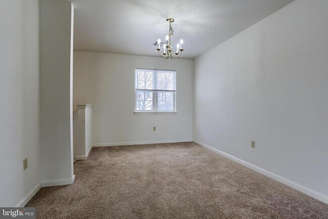 Building Photo - 211 Sparrow Rd