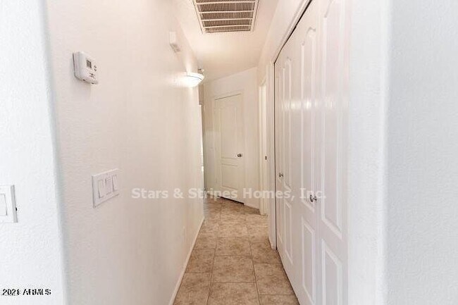 Building Photo - SPACIOUS SWEET HOME